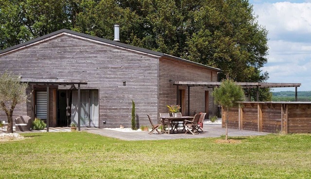 4 bedroom private vacation home in couze-et-saint-front