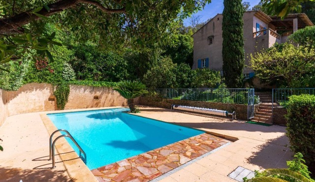 4-bedroom villa in superb Rayol-Canadel-sur-Mer with AC, WiFi