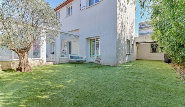 4 Bedroom Private vacation home in Saint-Maur-des-FossÃ©s