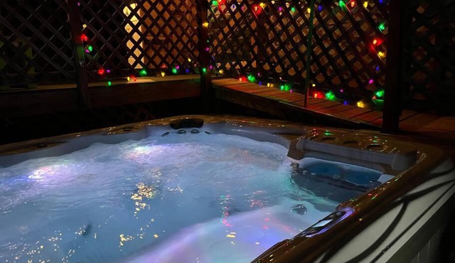 4 Bedroom, Fun and Relaxing Hot Tub