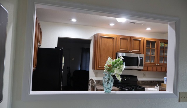 4 Bedroom GEM with a games loft in Portsmouth, Sleeps 10! Close to Casino & All