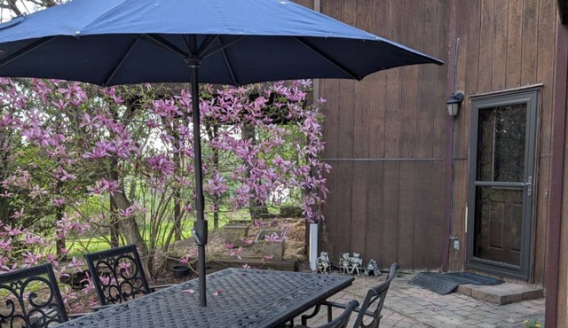 4-bedroom geodome in beautiful Burbank with AC comfort