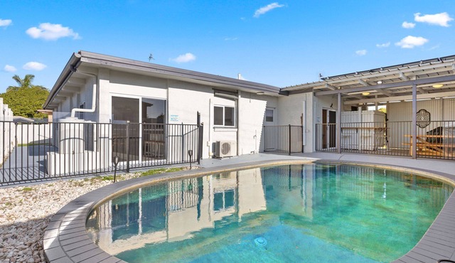 4 Bedroom Getaway with Pool