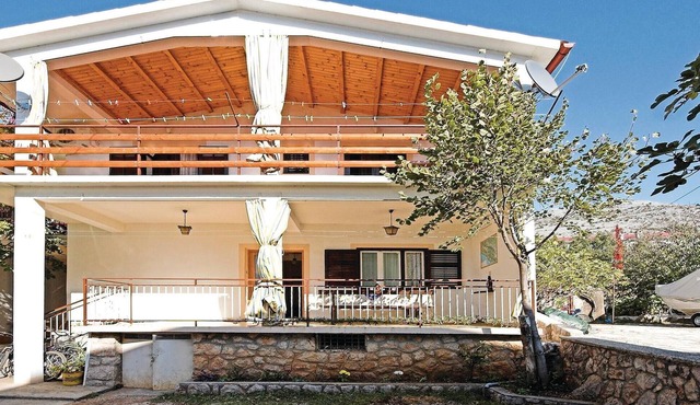 4 bedroom gorgeous apartment in Starigrad
