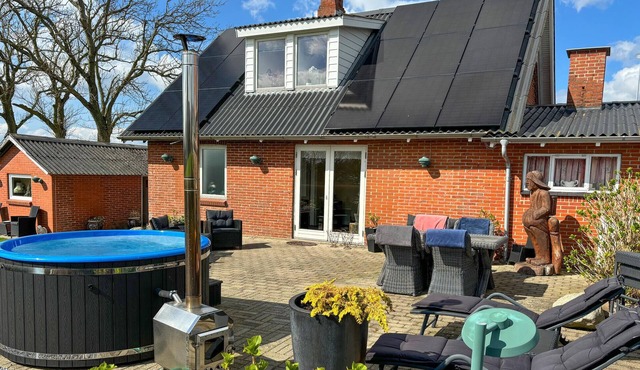 4 bedroom gorgeous home in øster assels