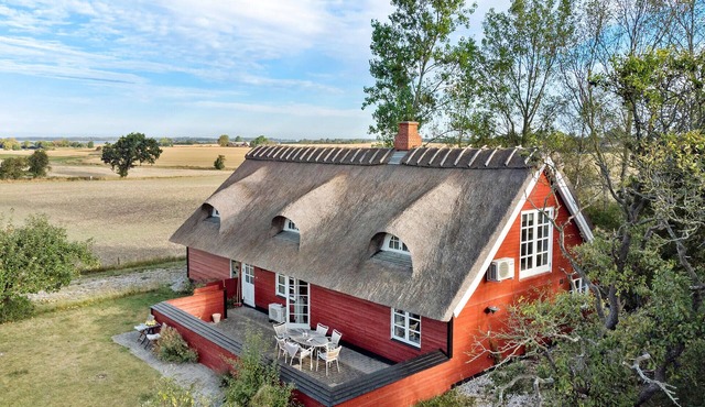 4 bedroom gorgeous home in Nørre Alslev