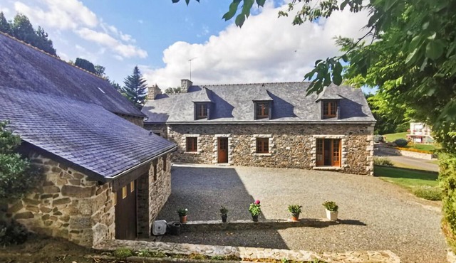 4 bedroom gorgeous home in La Méaugon