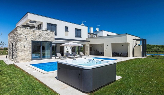 4 bedroom gorgeous home in Brtonigla