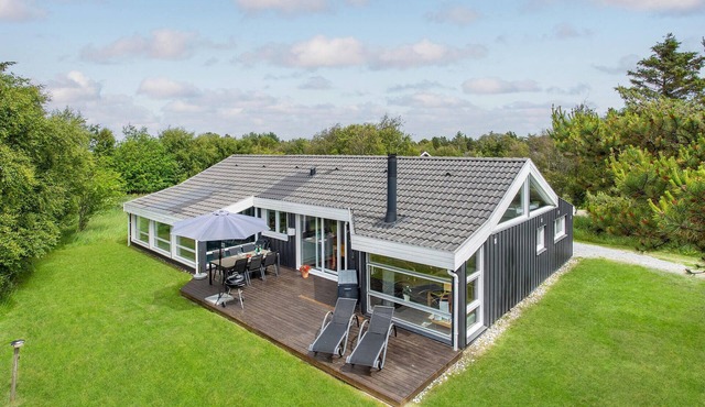 4 bedroom gorgeous home in Bindslev