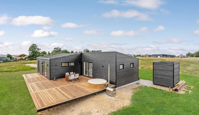 4 bedroom gorgeous home in Løgstrup