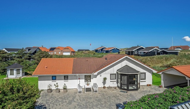 4 bedroom gorgeous home in Blokhus
