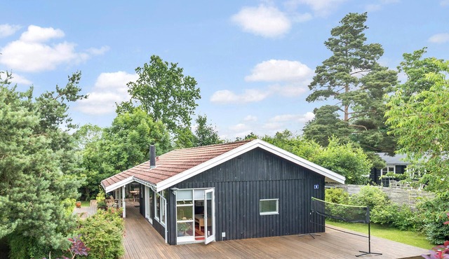 4 bedroom gorgeous home in Hornbæk