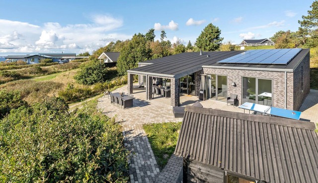 4 bedroom gorgeous home in Knebel