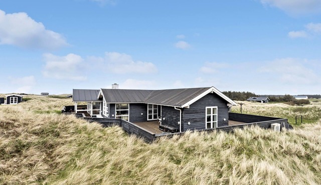 4 bedroom gorgeous home in Løkken