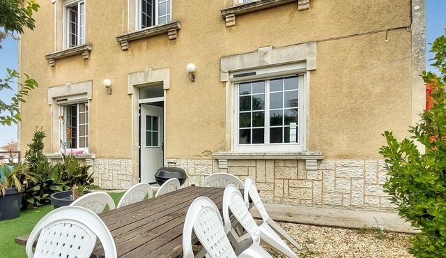 4 bedroom gorgeous home in Jarnac