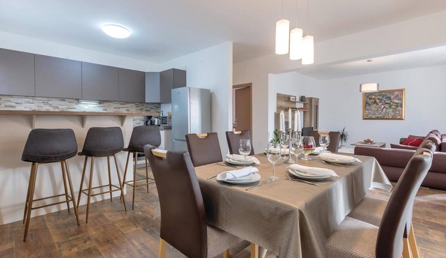 4 bedroom gorgeous home in Pula