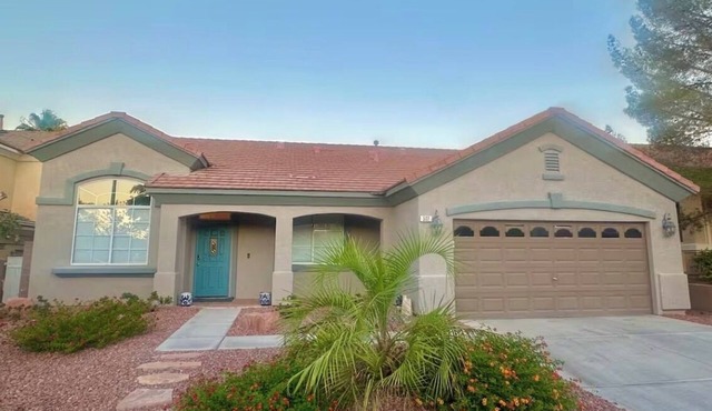 4 Bedroom Green Valley Ranch Retreat With Hot Tub