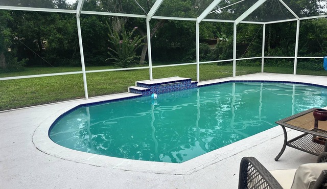 4-bedroom heated pool home 5.7 m to Hudson beach and min to New Port Richey.