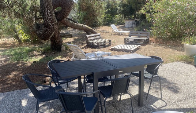 4-bedroom house with WIFI and pets allowed 200m from the beach