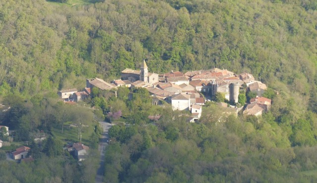 4 bedroom house + terrace in the middle of a forest near Saint Ferreol lake