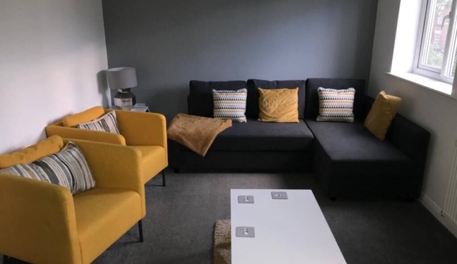 4 Bedroom Home - Sleeps 7, Pet Friendly & Parking