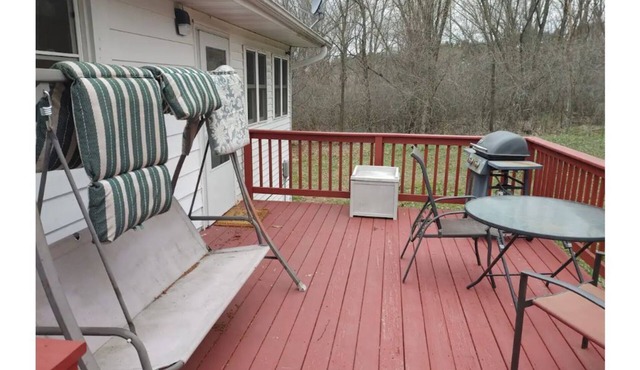 4 Bedroom home, 2 large decks, handicap accessible