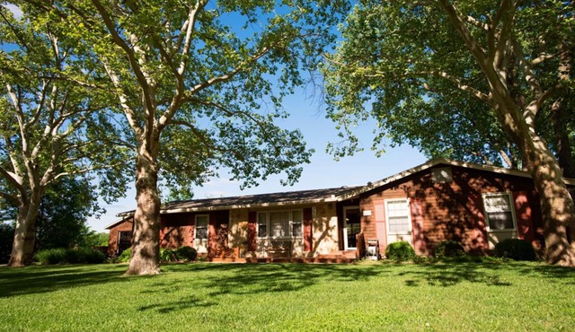 4 Bedroom Home Central Location