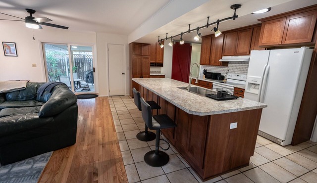 4 Bedroom Home, Fenced Yard and Hot Tub!