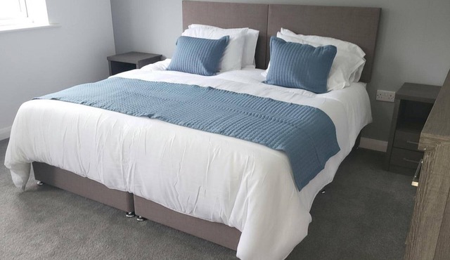 4 Bedroom Home - Sleeps 7, Pet Friendly & Parking