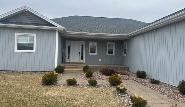 4 Bedroom Home in beautiful neighborhood - Sleeps 7