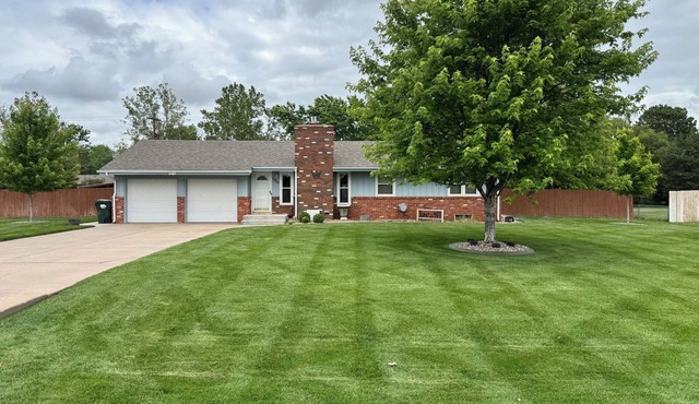 4-bedroom home in Hutchinson with beautiful yard and patio. Pet friendly! Enjoy!