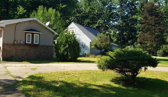 4 bedroom home in the heart of a lake community min away from of lots activities