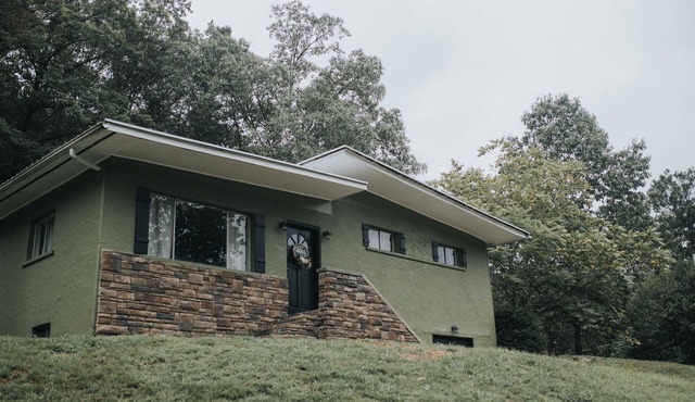 4 Bedroom home less than a mile to Hatfield/McCoy trails
