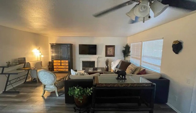 4 bedroom Home Near Downtown Riverside