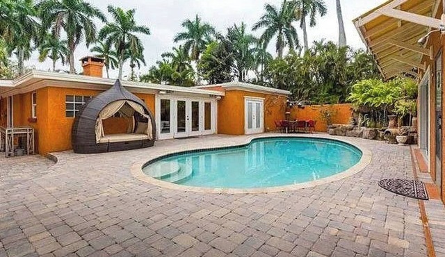 4-bedroom home off McGregor with guesthouse, pool and large yard in Fort Myers