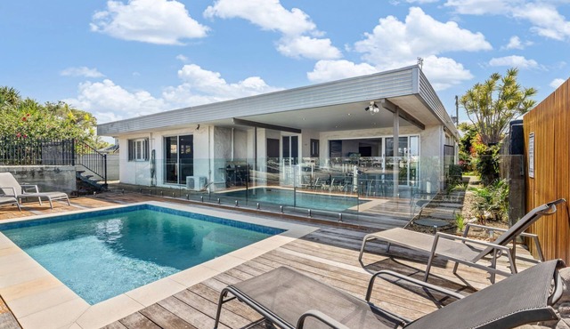 4 bedroom home on canal