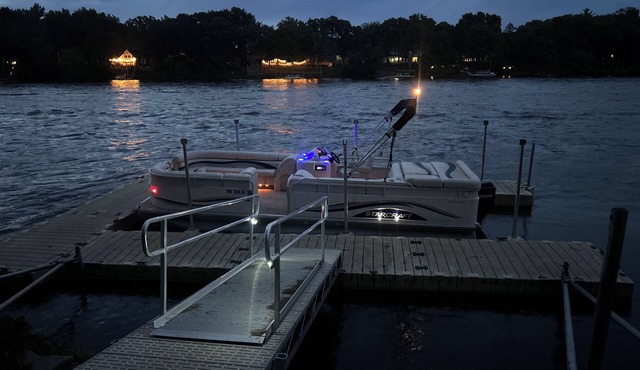 4 BEDROOM HOME ON THE MISSISSIPPI RIVER.