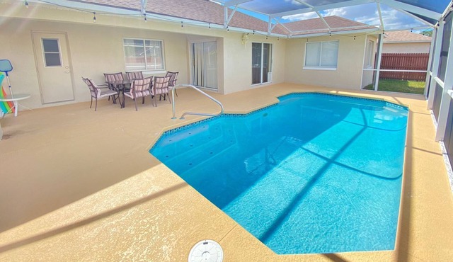 4 bedroom home, private pool, single floor