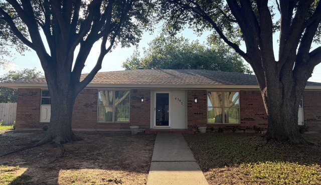 4 bedroom home right across from Weeks Park Golf course!