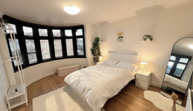 4-Bedroom home, spacious and modern with big backyard and free parking!