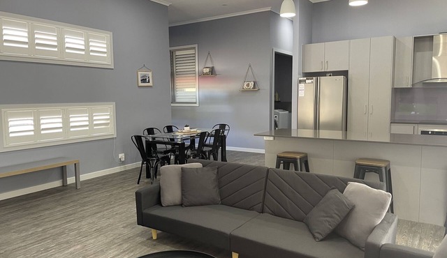 4 Bedroom Home Thirlmere..Walk to NSW Rail Transport Museum