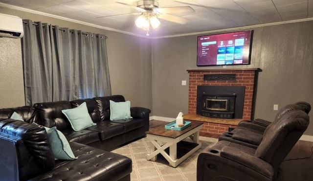 4 Bedroom Home with a Jacuzzi Tub