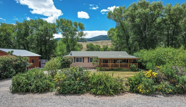 4 Bedroom home with patio overlooking Wind River