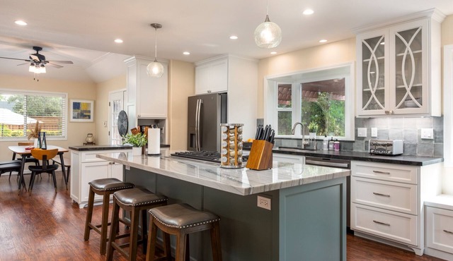 4-Bedroom Home with Pool & Hot Tub in Wine Country