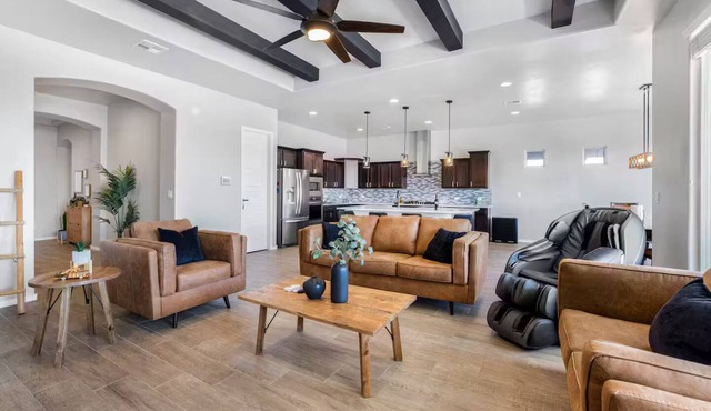 4-bedroom + Hot tub + Firepit + Sandia views