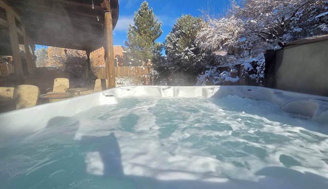 4 bedroom/Hot Tub/Pets Welcome/Foothills Property