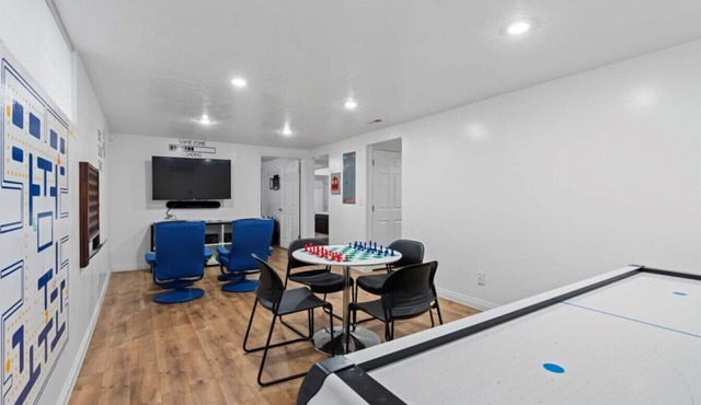 4 bedroom Hot Tub Game Room Super Clean Pet Friend