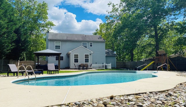 4-Bedroom House with Inground Pool near LBI