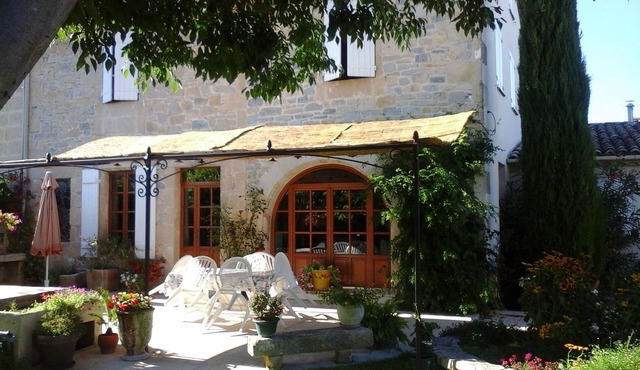 4-bedroom house 35' from the sea