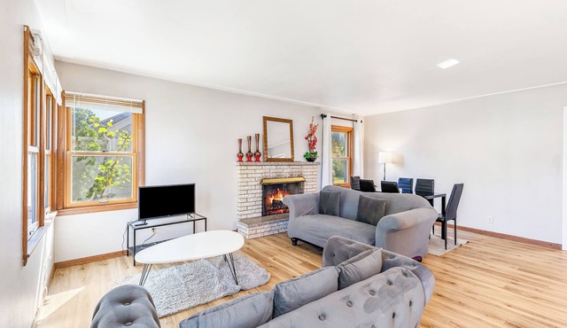 4 bedroom HOUSE – 5 Minutes to MOA & AIRPORT